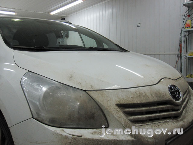 Установка камеры переднего вида на Toyota Verso
