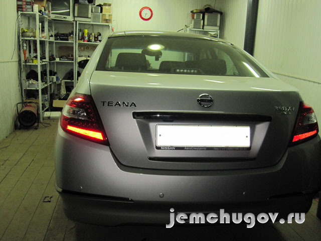 Установка  парктроников на Nissan Teana 2011