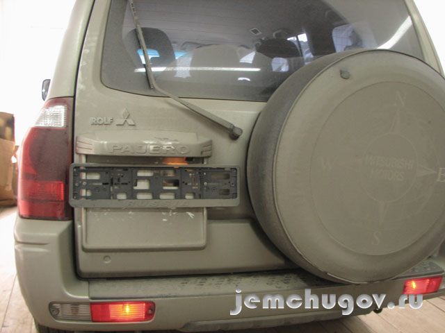Установка камеры заднего вида Mitsubishi Pajero