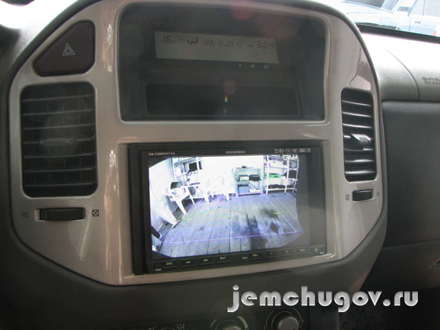 Установка головного устройства Mitsubishi Pajero