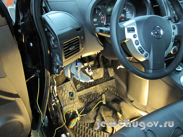 Подключение зеркала с монитором на Nissan Extrail