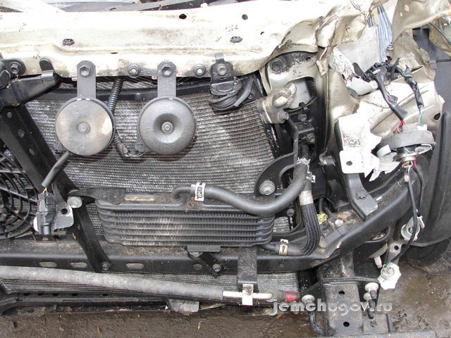 Повреждение моторного отсека Land Cruiser 120 
