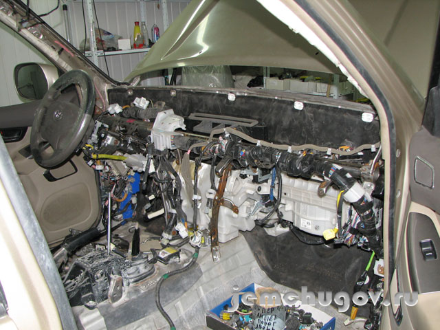 Укладка жгутов приборной панели LC120 