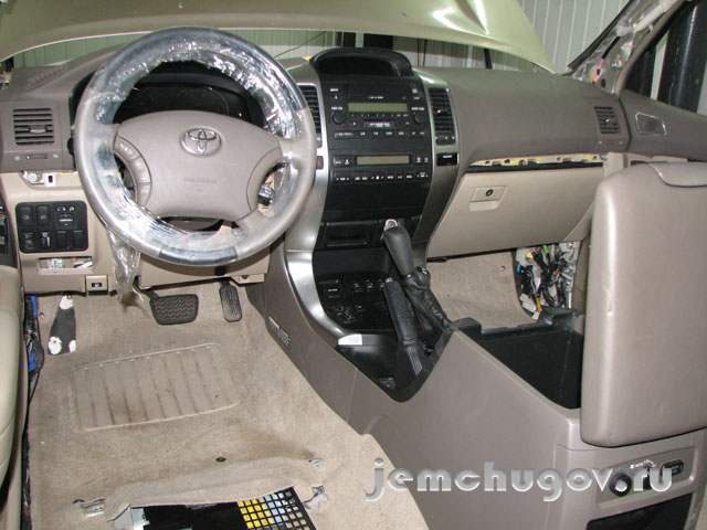 Установка центральной консоли Toyota LC 120